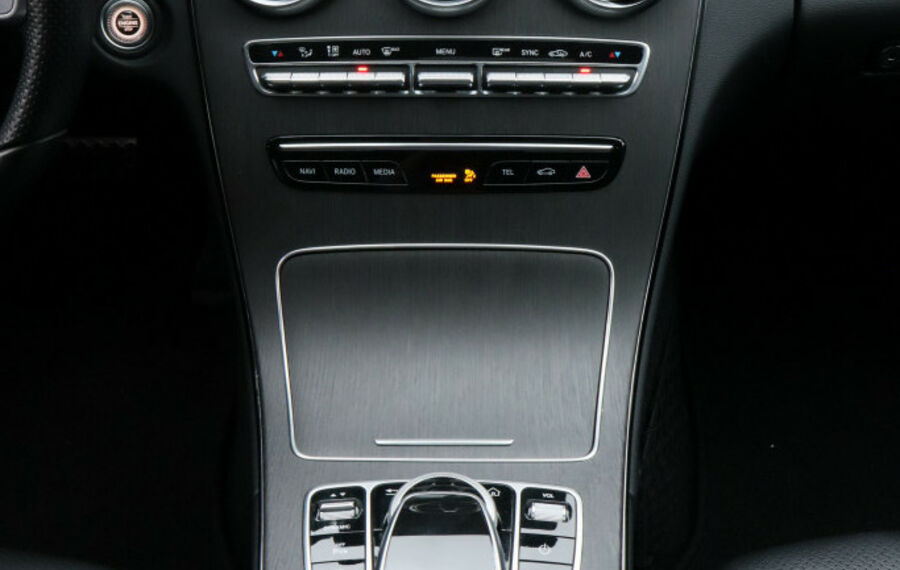 Mercedes-Benz C 300 T 9G AMG-Line NAV+LED+PANO+DISTRONIC+KAM