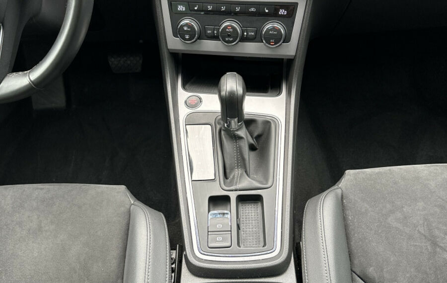 Seat Leon 2.0 TDI DSG Xcellence NAV+LED+ACC+CARPLAY  