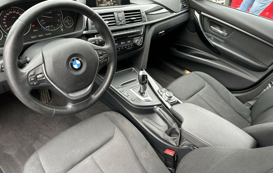 BMW 320d Touring Advantage NAV+LED+SHZ+PDC+TEMPOMAT+EU6