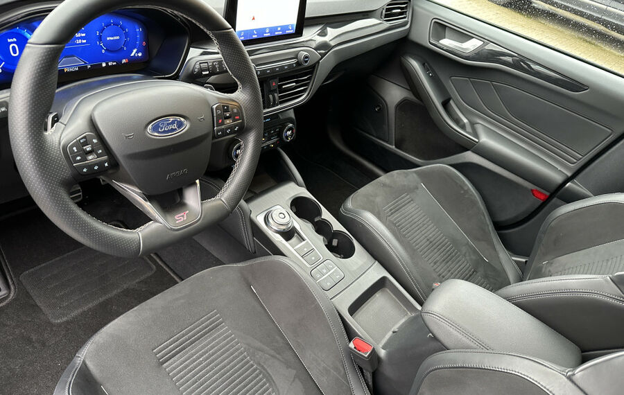 Ford Focus ST 2.3 EcoBoost Aut. NAV+LED+PANO+KAM+19ZO