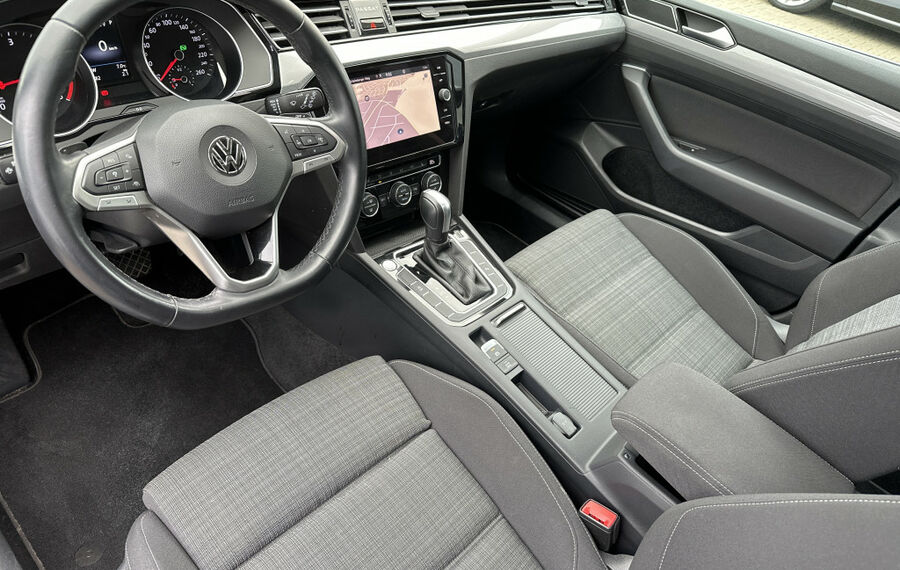 VW Passat Variant 2.0 TDI DSG Business NAV+LED+PANO