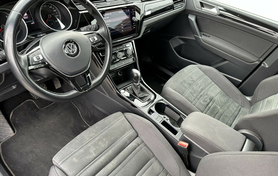 VW Touran 2.0 TDI DSG R-Line NAV+LED+ACC+KAM+MASSAGE