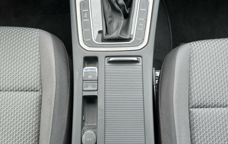 VW Passat Variant 2.0 TDI DSG NAV+LED+KAM+CARPLAY