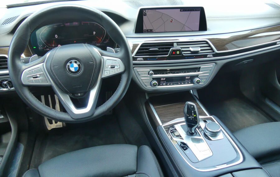 BMW 750 d xDrive M-Sport NAV+LASER+AHK+HUD+PANO+20ZO