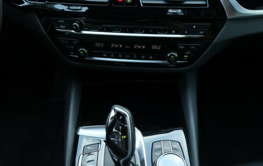 BMW 520d Touring xDrive Sport Line NAV+LED+PANO+KAM