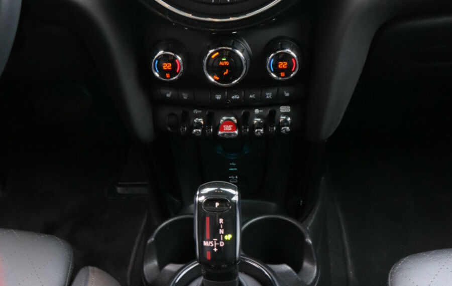 MINI Cooper S Aut. NAV+LED+PANO+CARPLAY+DIGDISPLAY+PP