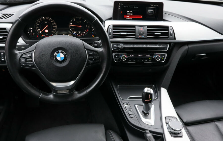 BMW 330d Touring xDrive Luxury-Line NAV+LED+PANO+ACC