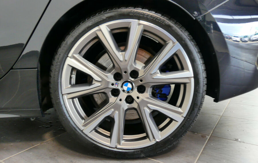 BMW M135i xDrive NAV+LED+PANO+HEADUP+H&K+LIVECOCKPIT