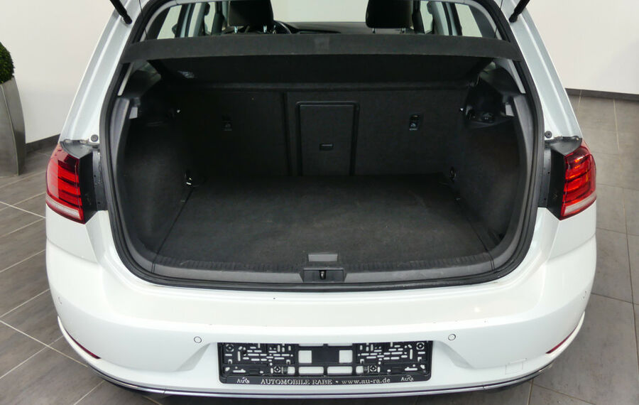 VW Golf VII e-Golf 5-Türer NAV+LED+APS+16ZOLL+1HD