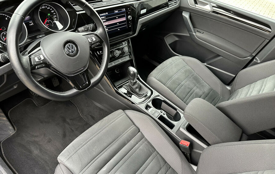 VW Touran 2.0 TDI DSG Highline NAV+LED+AHK+ACC+SPUR