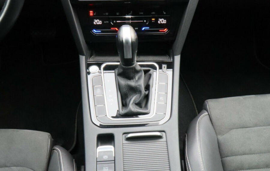 VW Passat Variant 2.0 TDI 4M Elegance NAV+LED+AHK
