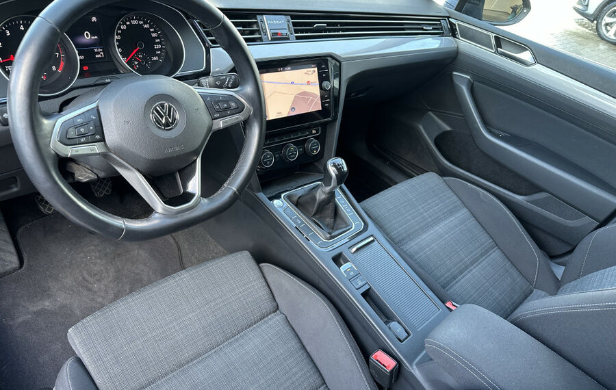 VW Passat Variant 1.5 TSI Business NAV+LED+ACC+KAM 