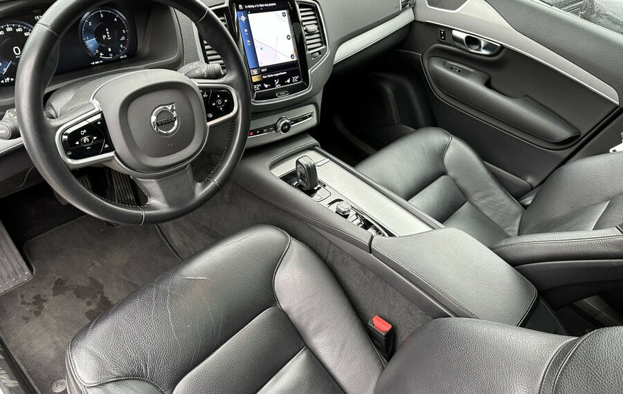 Volvo XC90 B5 AWD 7-Sitzer Momentum Pro NAV+LED+PANO  
