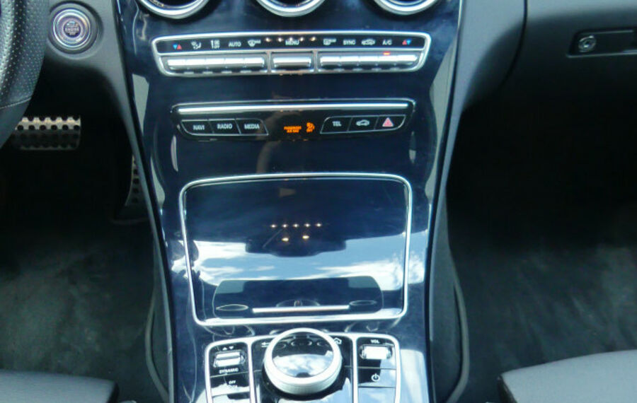 Mercedes-Benz C 220 d T 4Matic AMG-LINE NAV+LED+ACC+AHK+18ZOLL