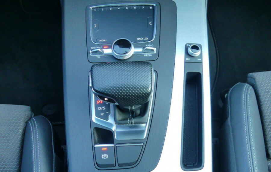 Audi Q5 55 TFSI e Qu S-Line NAV+LED+ACC+VCOCKPIT+PANO