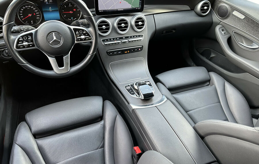 Mercedes-Benz C 300 de T 9G-T Avantgarde NAV+LED+PANO+DISTRONIC